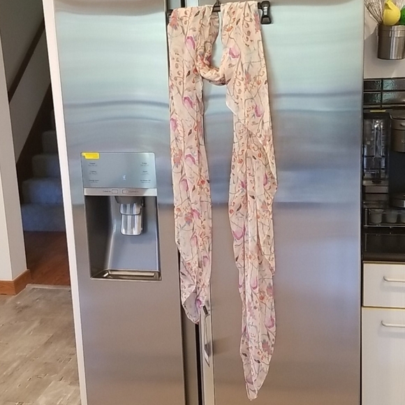 💕MONSERAT DE LUCCA💕 100% Viscose Floral Scarf - Picture 1 of 8